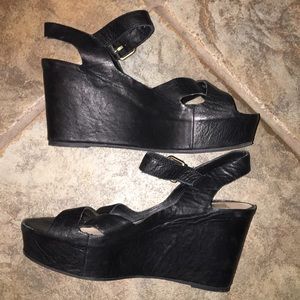 EUC Dolce Vita Wedges Size 7.5M